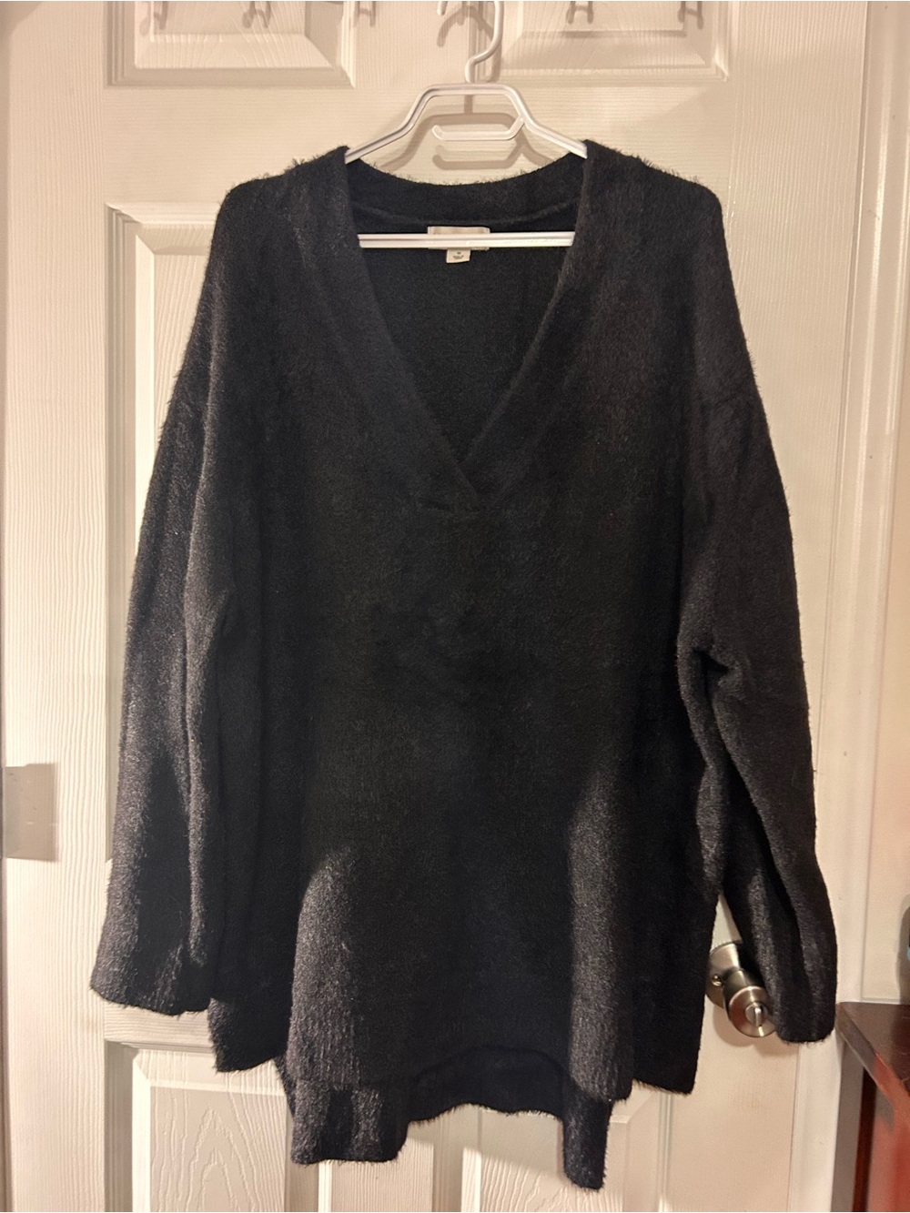 Ava & Viv Black V-Neck Fuzzy Knit Sweater